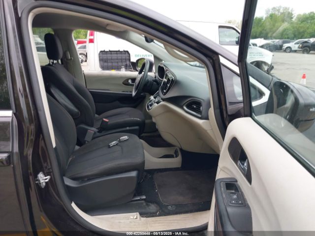 2C4RC1DG9HR620973 Chrysler Pacifica Touring