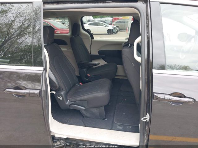 2C4RC1DG9HR620973 Chrysler Pacifica Touring