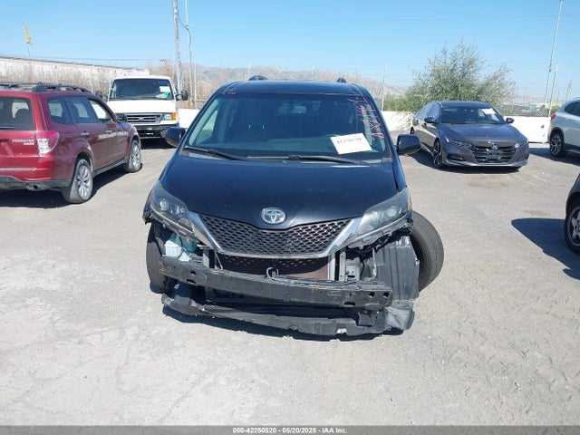 5TDXK3DC7FS631929 Toyota Sienna Se Premium 8 Passenger