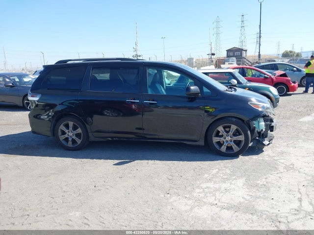 5TDXK3DC7FS631929 Toyota Sienna Se Premium 8 Passenger