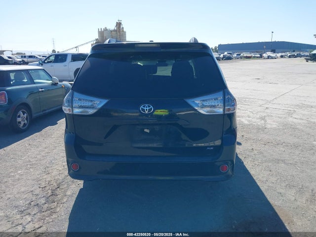 5TDXK3DC7FS631929 Toyota Sienna Se Premium 8 Passenger