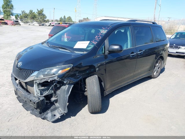 5TDXK3DC7FS631929 Toyota Sienna Se Premium 8 Passenger