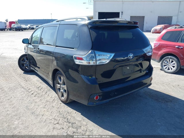 5TDXK3DC7FS631929 Toyota Sienna Se Premium 8 Passenger