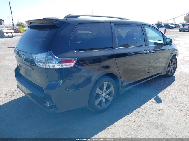 5TDXK3DC7FS631929 Toyota Sienna Se Premium 8 Passenger