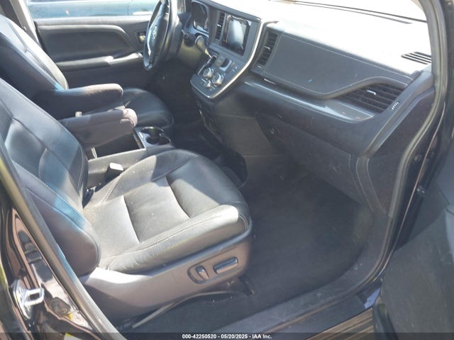 5TDXK3DC7FS631929 Toyota Sienna Se Premium 8 Passenger