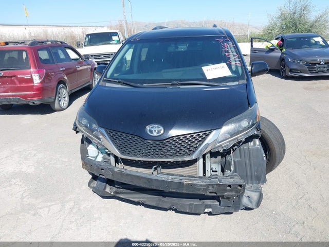 5TDXK3DC7FS631929 Toyota Sienna Se Premium 8 Passenger