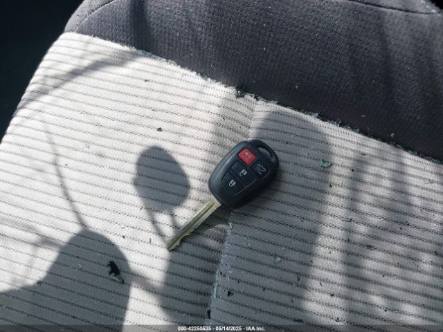 JTMWFREV8FD080201 Toyota Rav4 Xle
