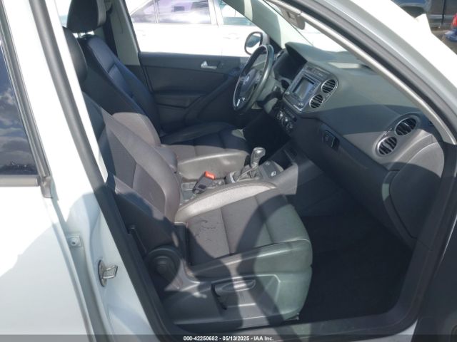 2016 VOLKSWAGEN TIGUAN WVGAV7AX2GW501100 Photo 4