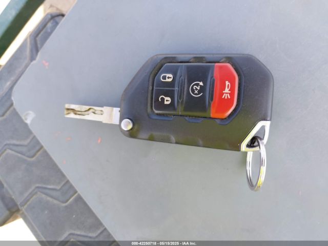 1C4HJXEG2JW211116 Jeep Wrangler Unlimited Sahara 4x4