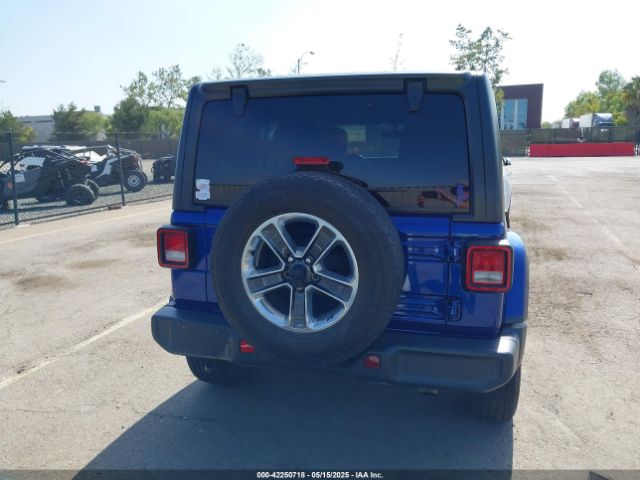 1C4HJXEG2JW211116 Jeep Wrangler Unlimited Sahara 4x4