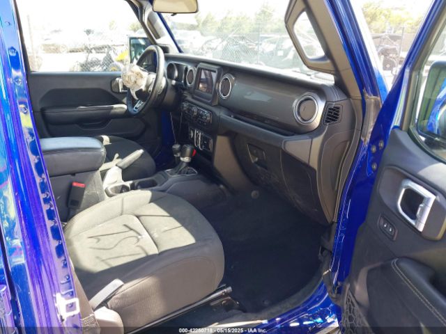 1C4HJXEG2JW211116 Jeep Wrangler Unlimited Sahara 4x4