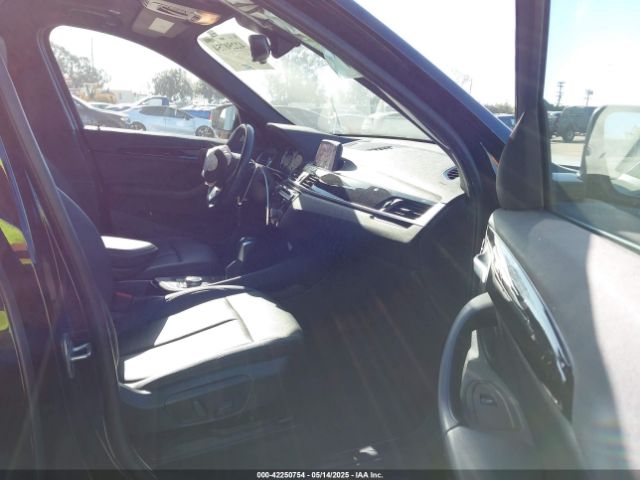 2019 BMW X1 WBXHU7C59K3H45957 Photo 4