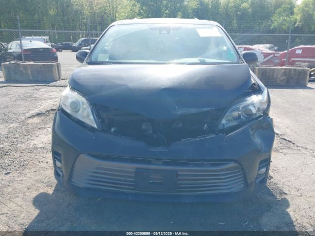 5TDYZ3DC2JS926543 Toyota Sienna Xle 8 Passenger