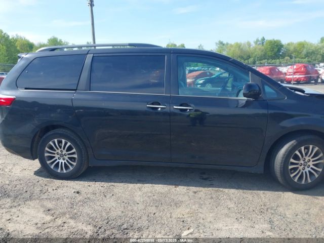 5TDYZ3DC2JS926543 Toyota Sienna Xle 8 Passenger