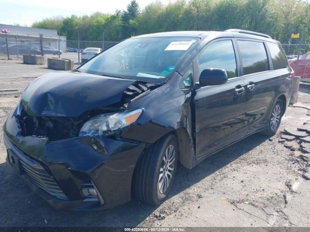 5TDYZ3DC2JS926543 Toyota Sienna Xle 8 Passenger