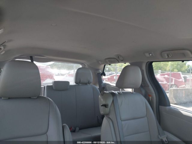 5TDYZ3DC2JS926543 Toyota Sienna Xle 8 Passenger