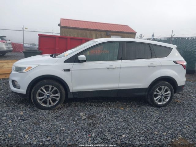 1FMCU9GD5HUC98026 Ford ESCAPE SE