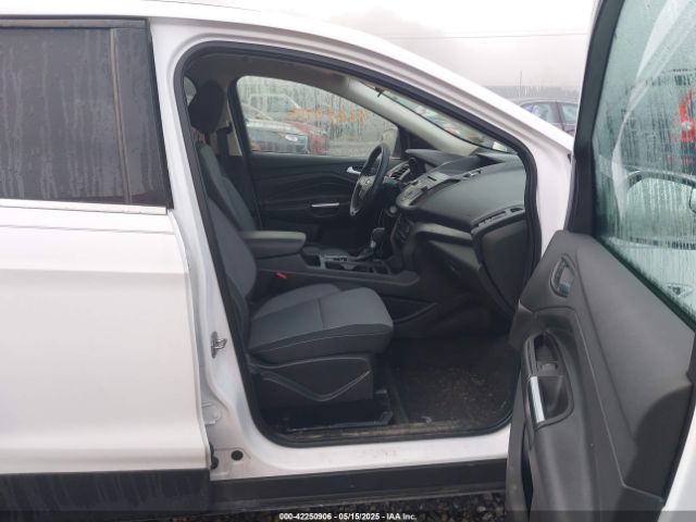 1FMCU9GD5HUC98026 Ford ESCAPE SE