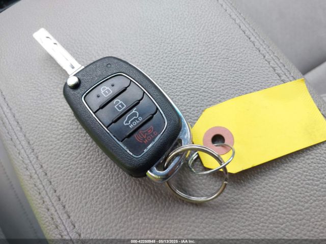 KM8J23A44HU379084 Hyundai TUCSON SE