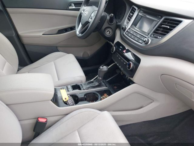 KM8J23A44HU379084 Hyundai TUCSON SE