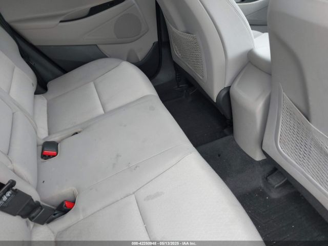 KM8J23A44HU379084 Hyundai TUCSON SE