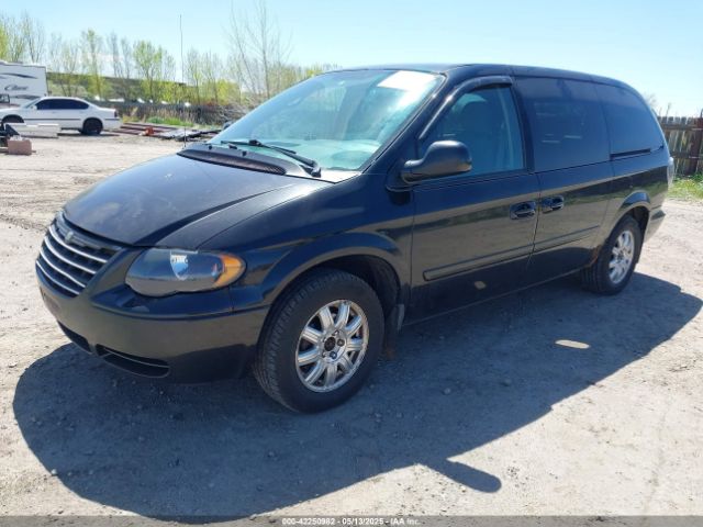 2005 CHRYSLER TOWN & COUNTRY 2C4GP44R75R303963 Photo 1