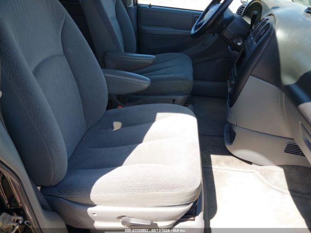 2005 CHRYSLER TOWN & COUNTRY 2C4GP44R75R303963 Photo 4