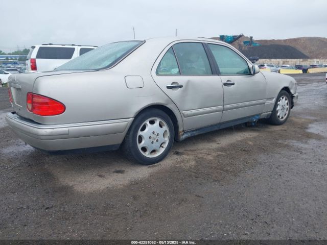 1998 MERCEDES-BENZ E 320 WDBJF65F5WA677971 Photo 3