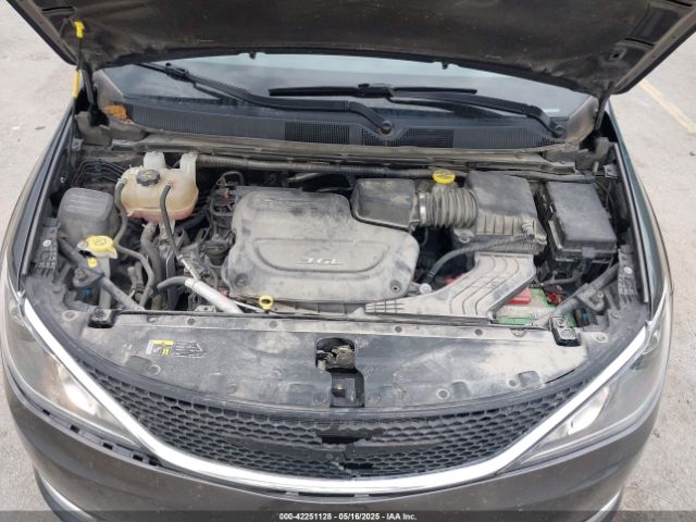 2C4RC1BG5HR771361 Chrysler Pacifica Touring Plus