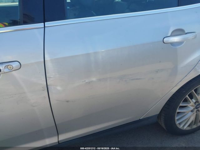 1FADP3N22EL317329 Ford Focus Titanium