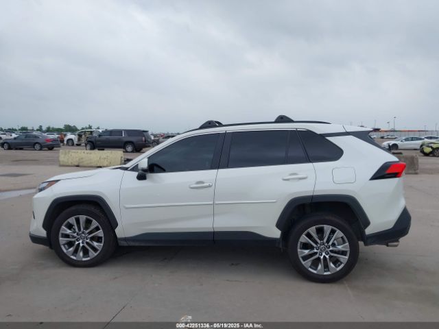 2T3C1RFV6NW211580 Toyota Rav4 Xle Premium