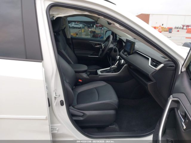 2T3C1RFV6NW211580 Toyota Rav4 Xle Premium