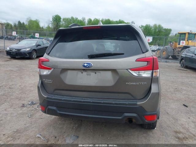 JF2SKAJC2LH608689 Subaru Forester Premium