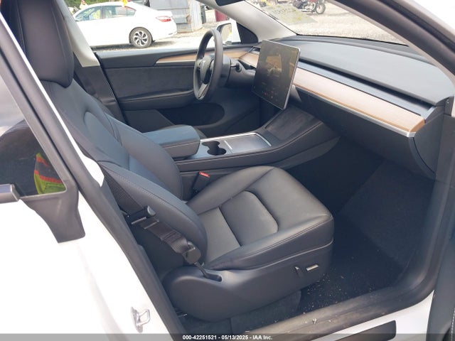 2025 TESLA MODEL Y 7SAYGDED1SA348492 Photo 4