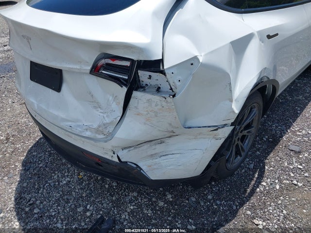 2025 TESLA MODEL Y 7SAYGDED1SA348492 Photo 5