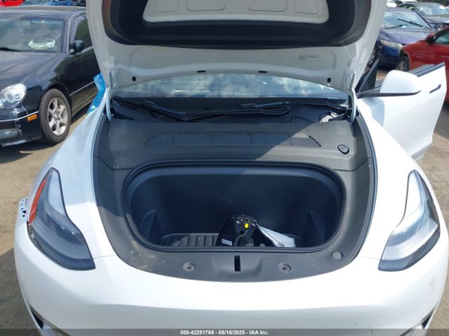 2022 TESLA MODEL Y 7SAYGDEF4NF400304 Photo 9