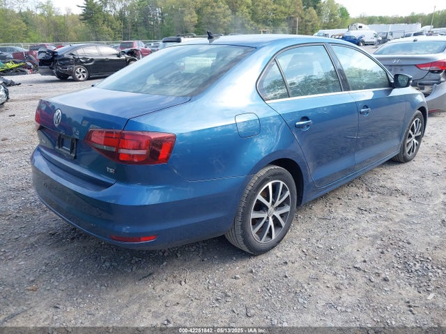 3VWDB7AJ7JM207427 Volkswagen Jetta 1.4t Se/1.4t Wolfsburg Edition