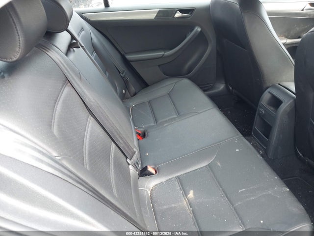 3VWDB7AJ7JM207427 Volkswagen Jetta 1.4t Se/1.4t Wolfsburg Edition