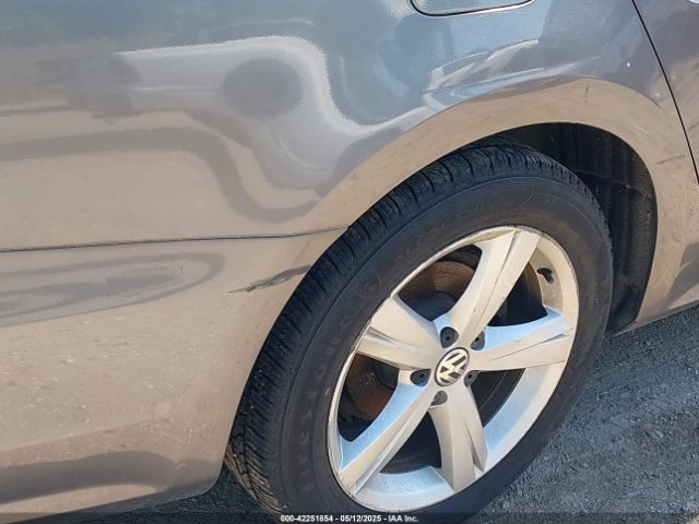 1VWBT7A31FC023874 Volkswagen Passat 1.8t Se