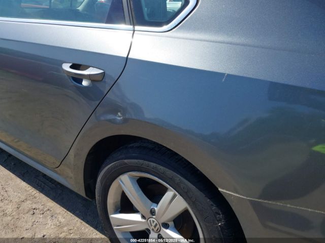 1VWBT7A31FC023874 Volkswagen Passat 1.8t Se
