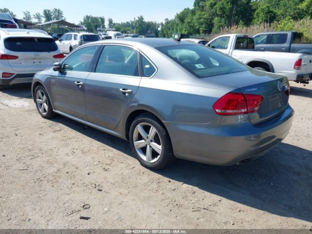 1VWBT7A31FC023874 Volkswagen Passat 1.8t Se