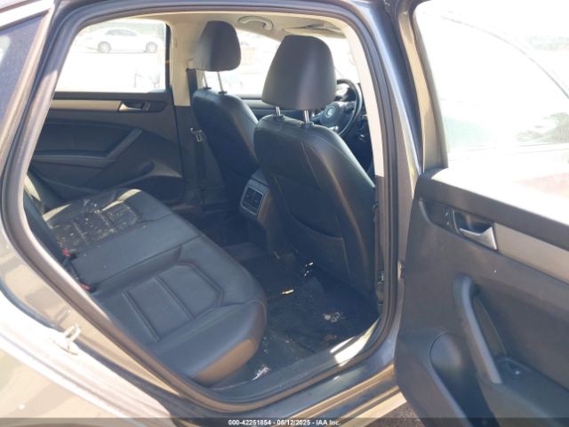 1VWBT7A31FC023874 Volkswagen Passat 1.8t Se