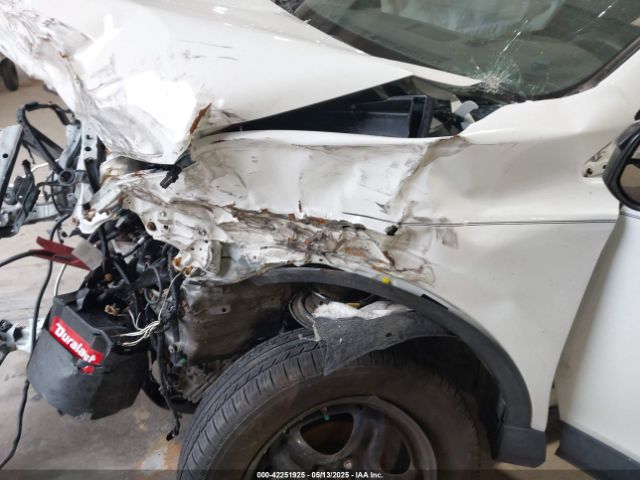 JTMZFREV3JJ197336 Toyota RAV4 LE