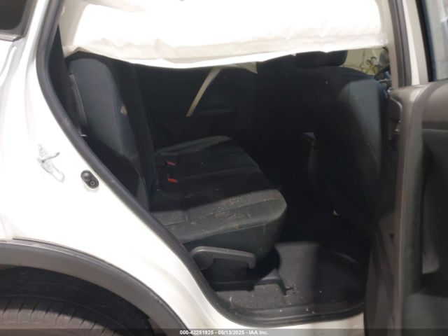 JTMZFREV3JJ197336 Toyota RAV4 LE