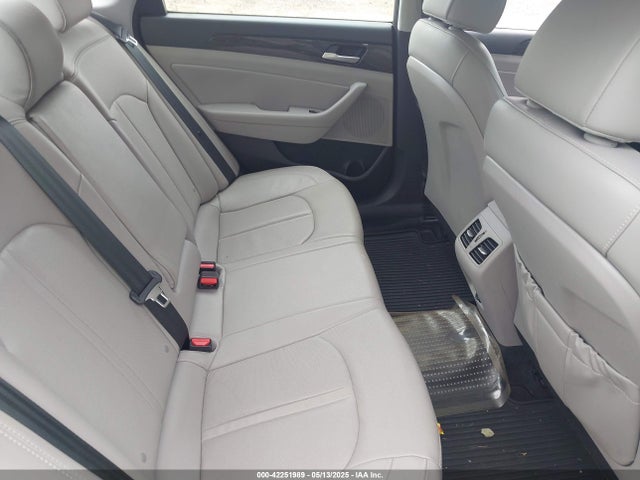 5NPE34AF3KH758945 Hyundai Sonata Limited
