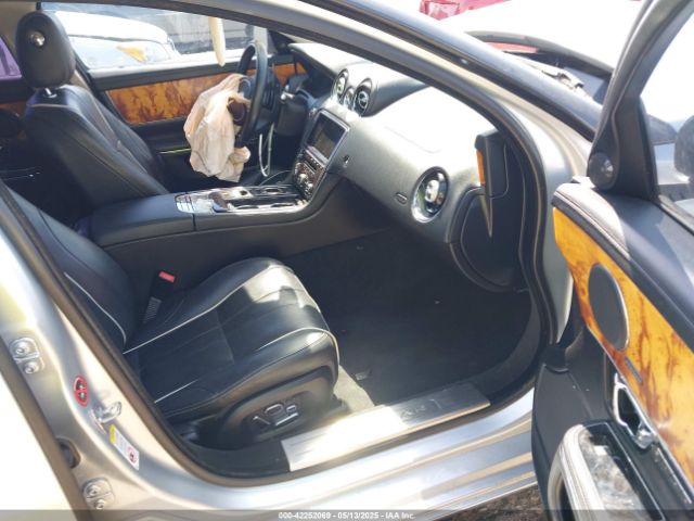 SAJWA1CZXE8V59430 Jaguar XJ