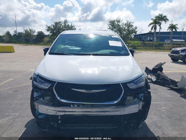 Chrysler Pacifica Select 2025 2C4RC1BG7SR531770 Image 13