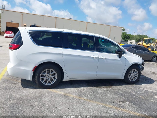 Chrysler Pacifica Select 2025 2C4RC1BG7SR531770 Image 14