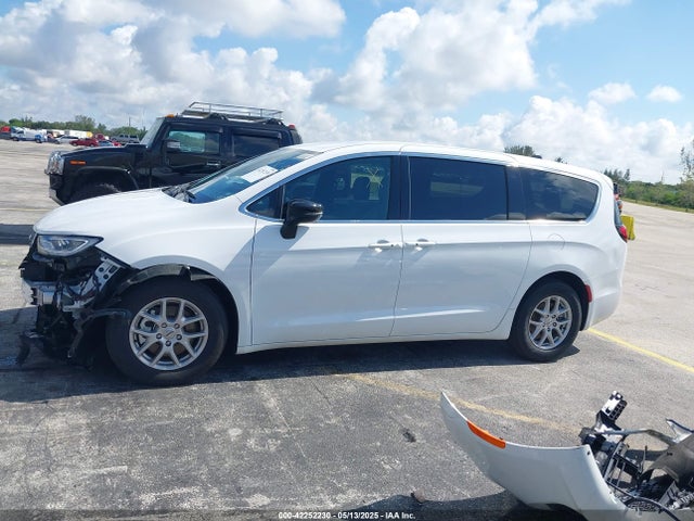 Chrysler Pacifica Select 2025 2C4RC1BG7SR531770 Image 15