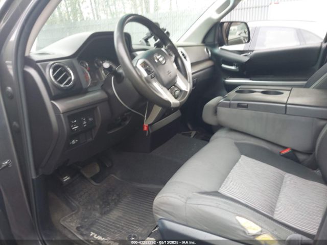 5TFUY5F11FX457293 Toyota Tundra Sr5 5.7l V8